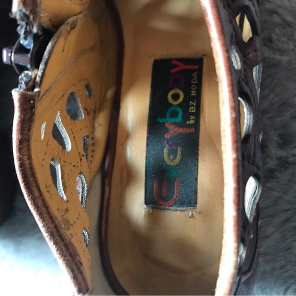 Unique Vintage brown leather loafers with cut out design by Everybody by BZ Moda - Picture 11 of 12